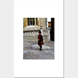 London. Tower of London, a Beefeater. Great Britain 2009 Posters and Art